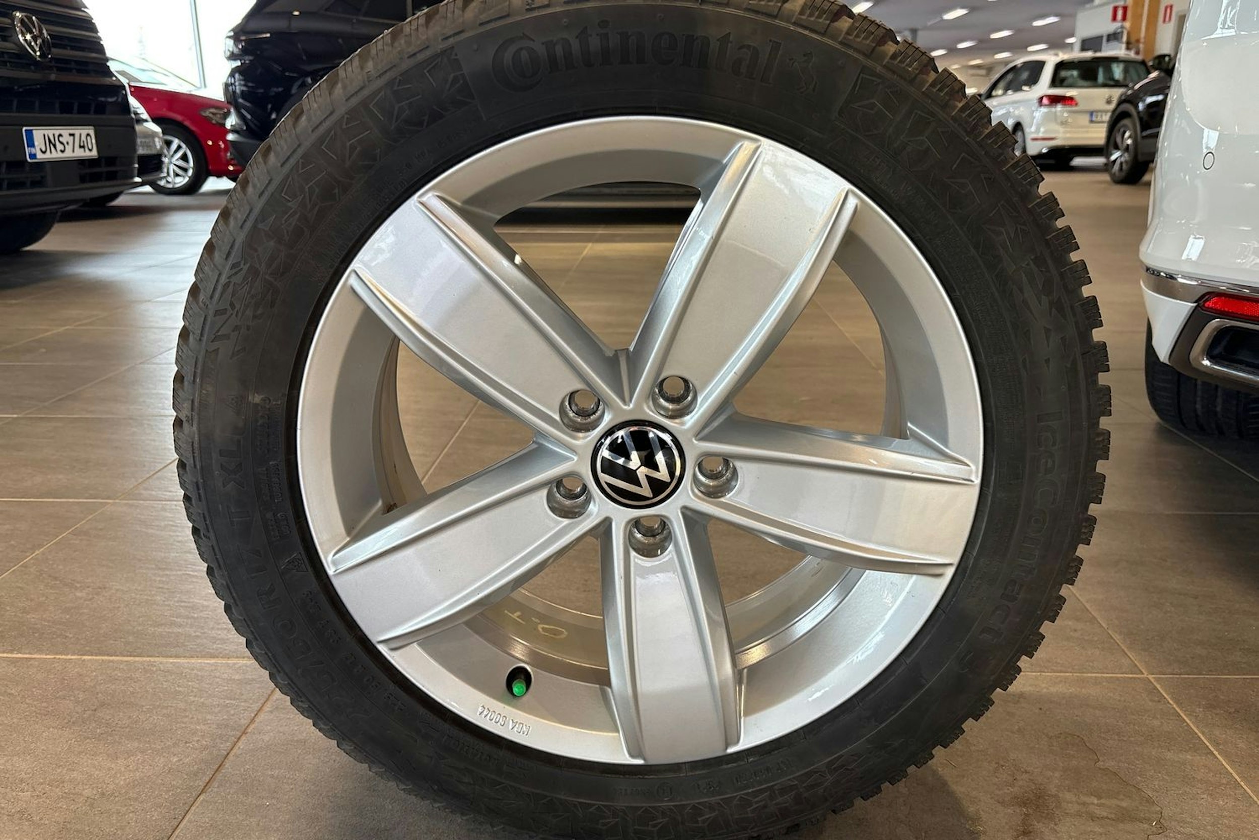 Valkoinen Volkswagen PASSAT 2021 kuva 23.