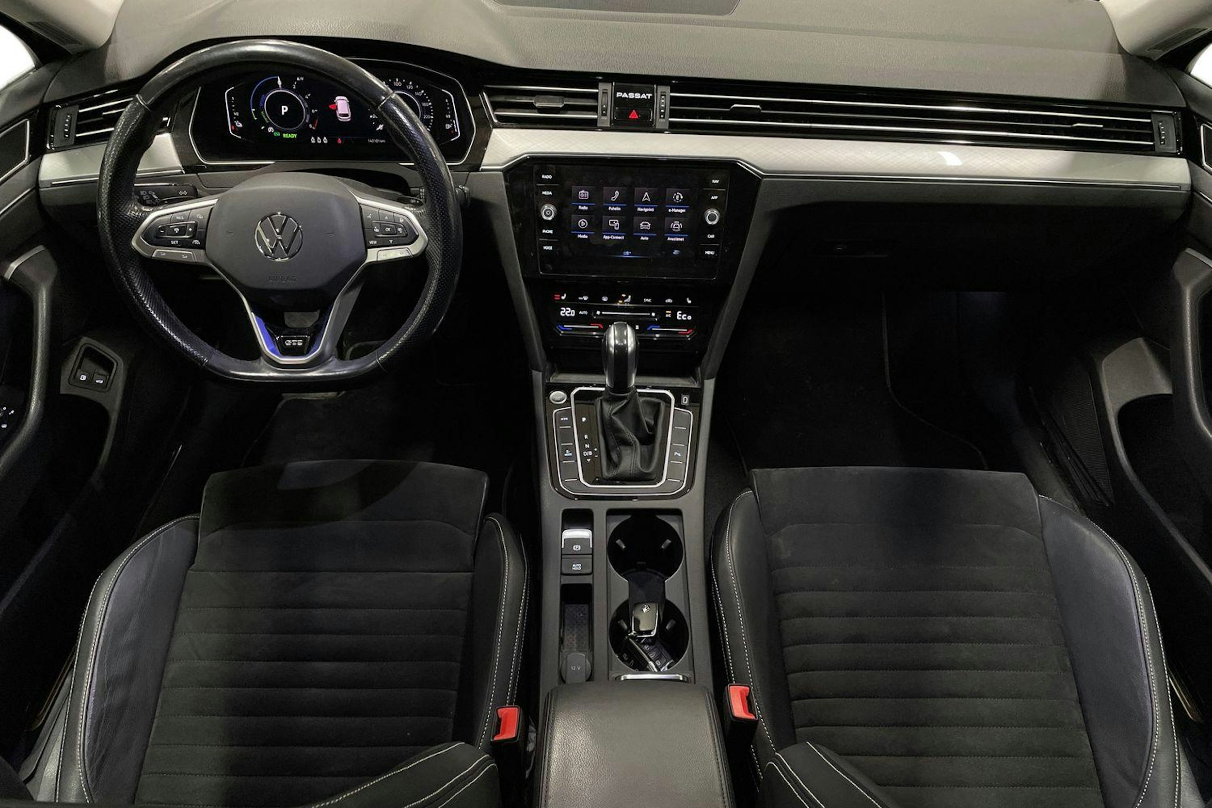 harmaa Volkswagen Passat 2021 kuva 9.