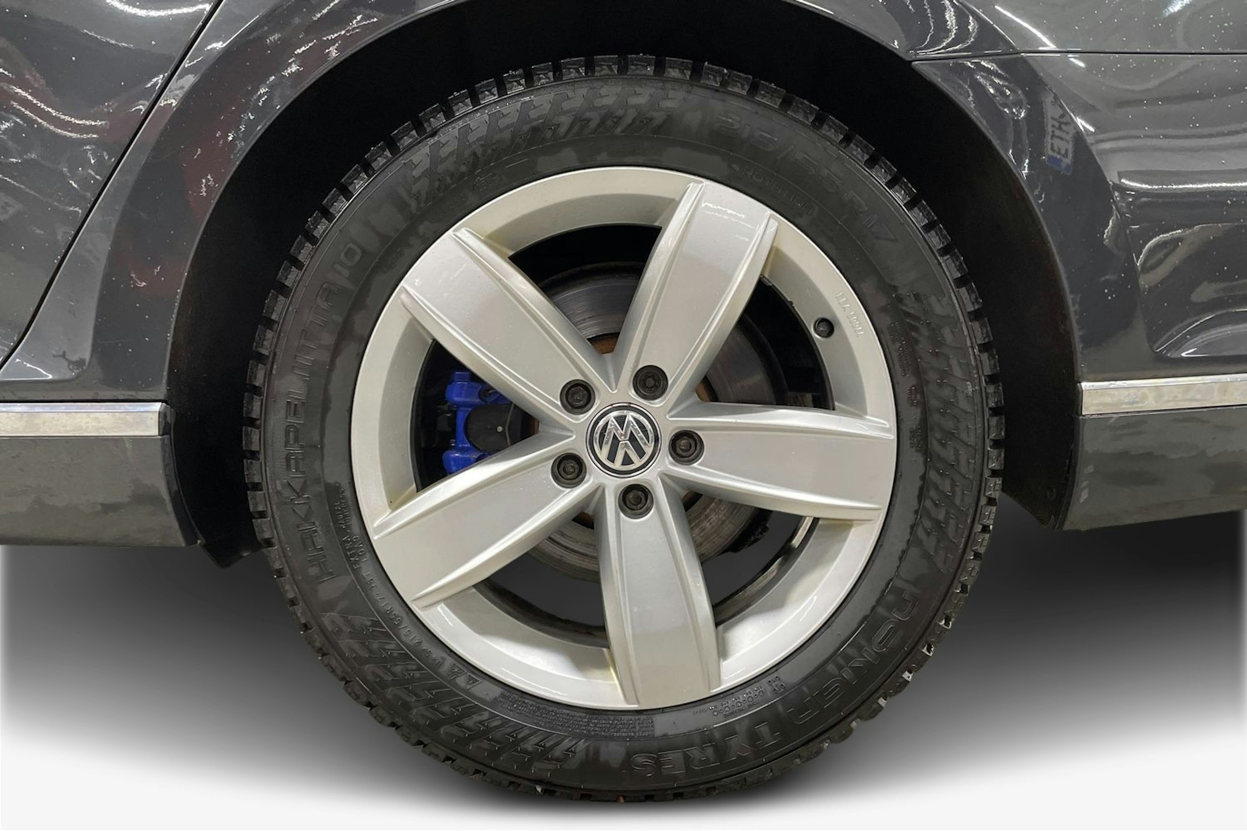 harmaa Volkswagen Passat 2021 kuva 11.