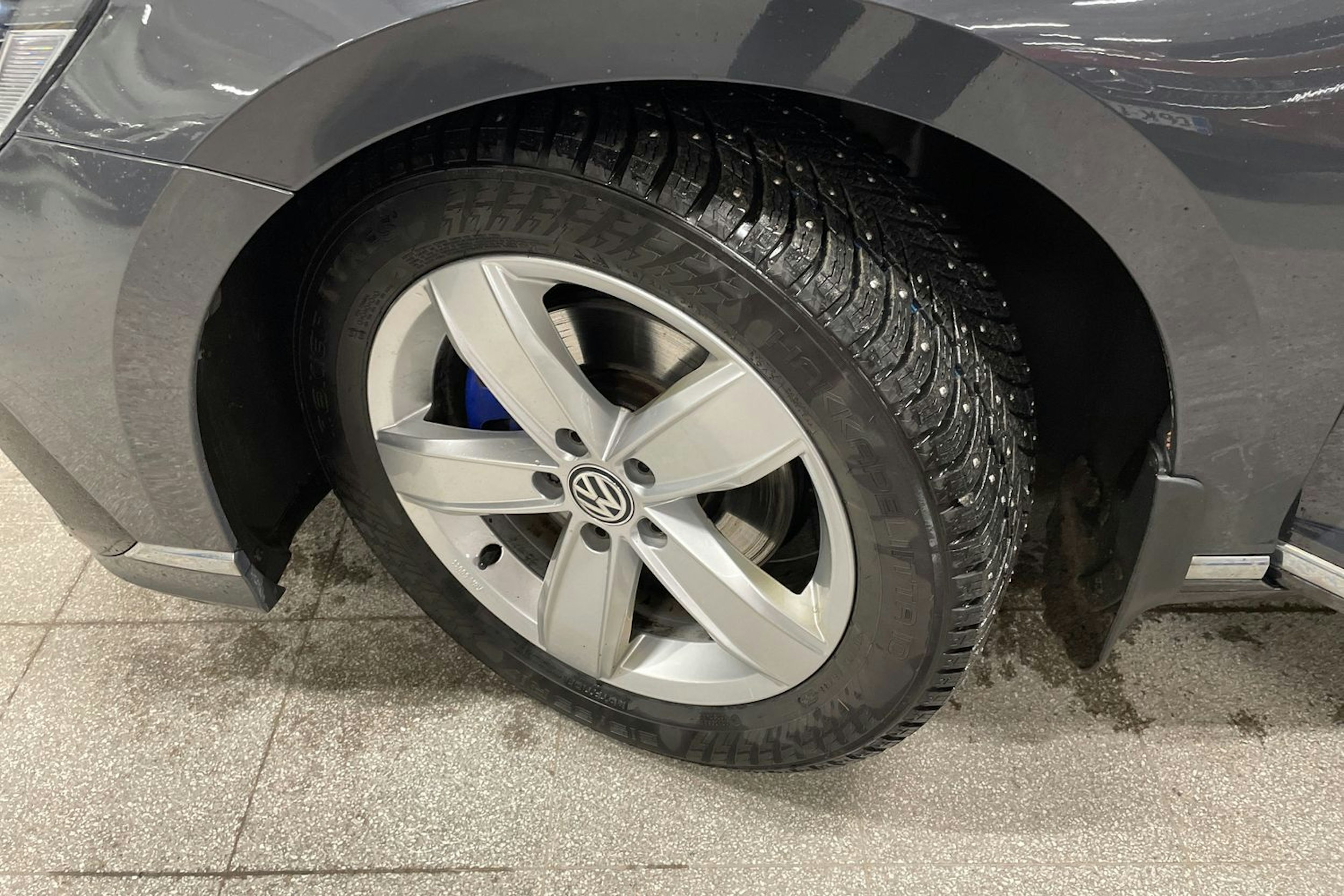 harmaa Volkswagen Passat 2021 kuva 13.