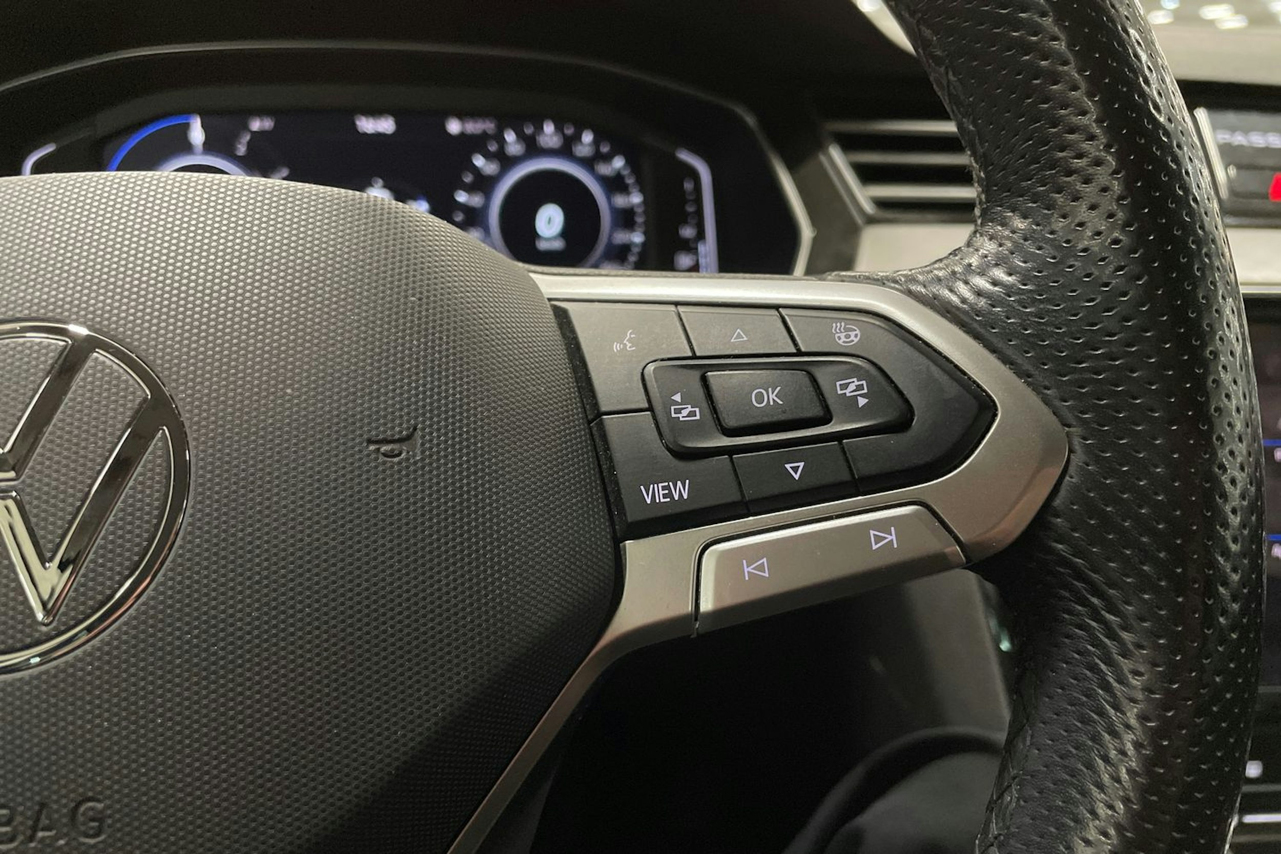 harmaa Volkswagen Passat 2021 kuva 24.