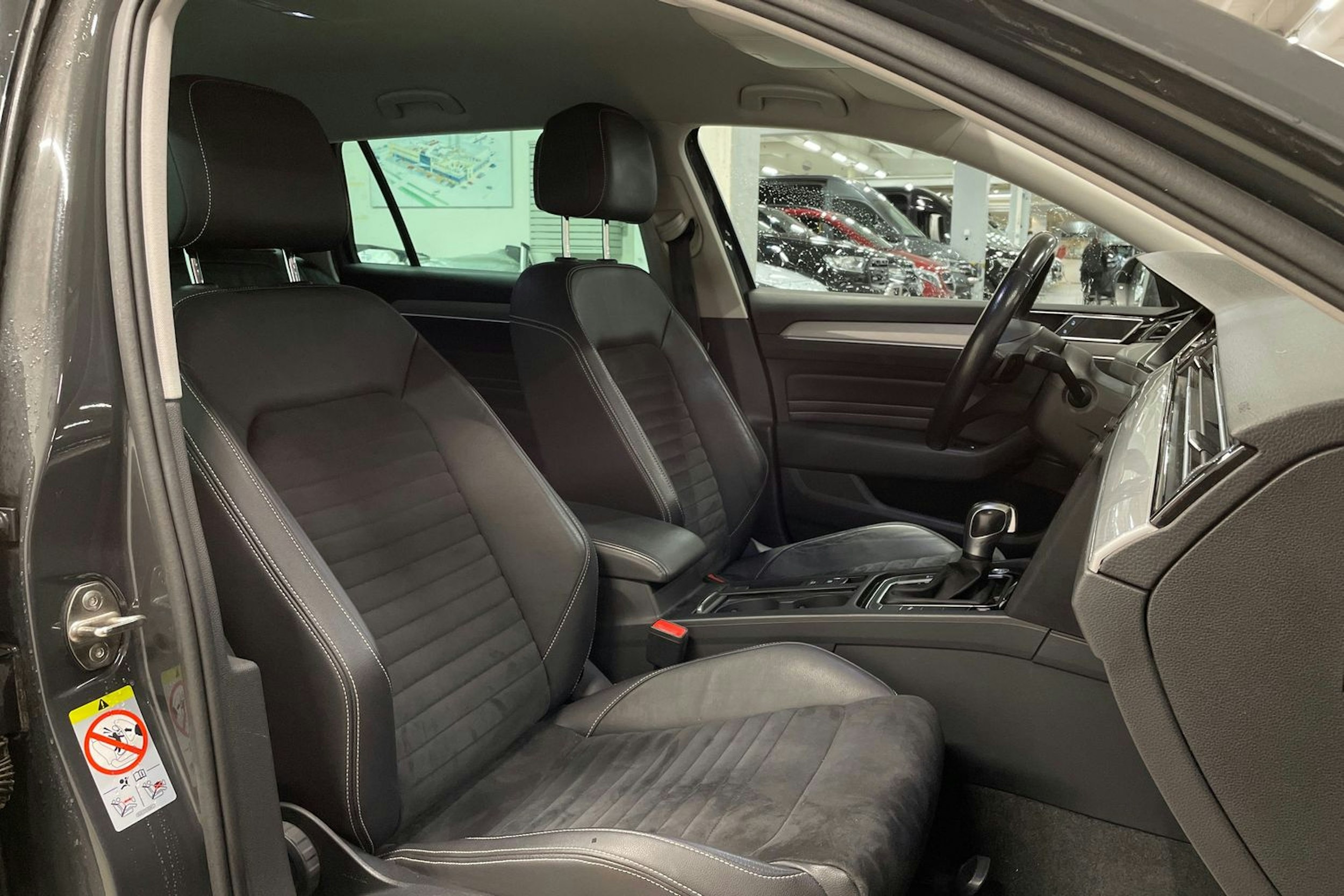 harmaa Volkswagen Passat 2021 kuva 27.