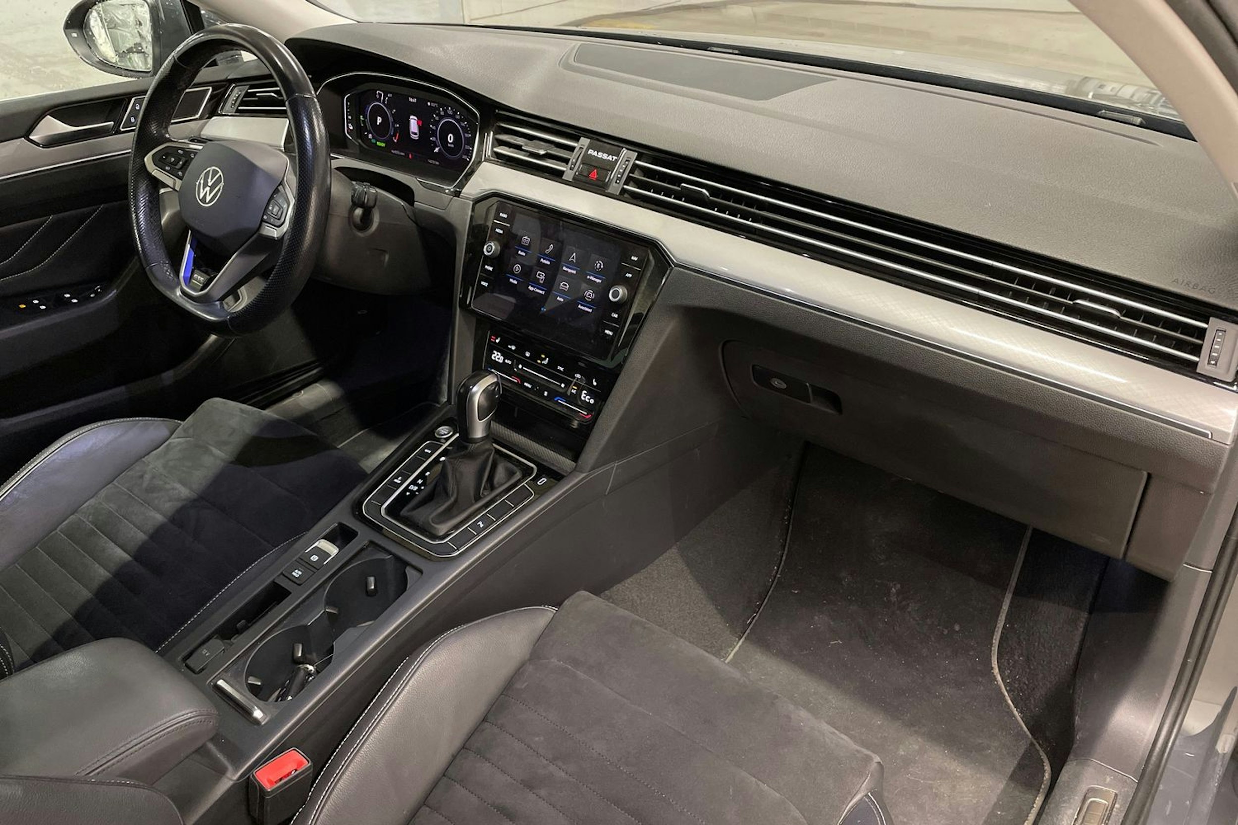 harmaa Volkswagen Passat 2021 kuva 28.