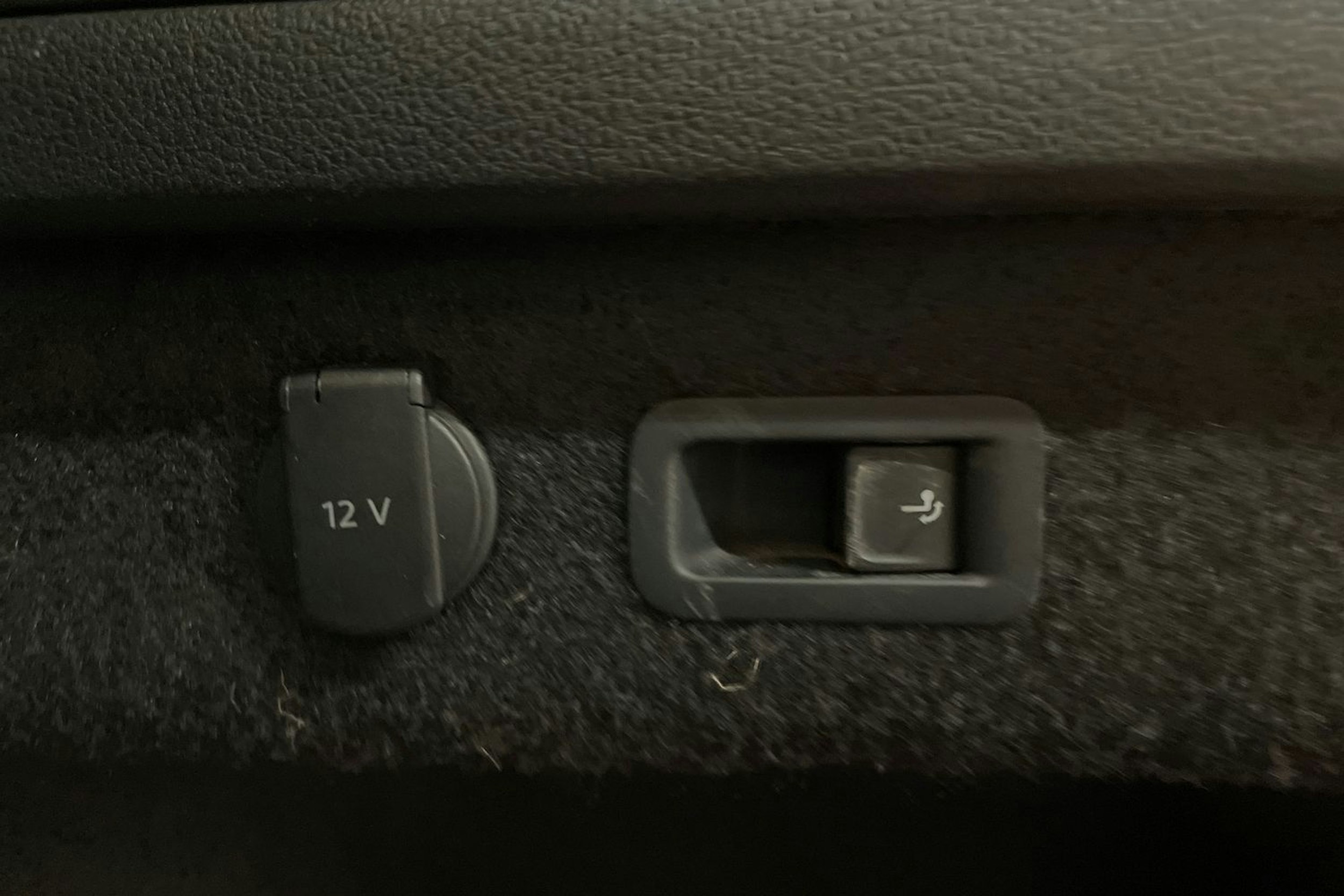 harmaa Volkswagen Passat 2021 kuva 29.