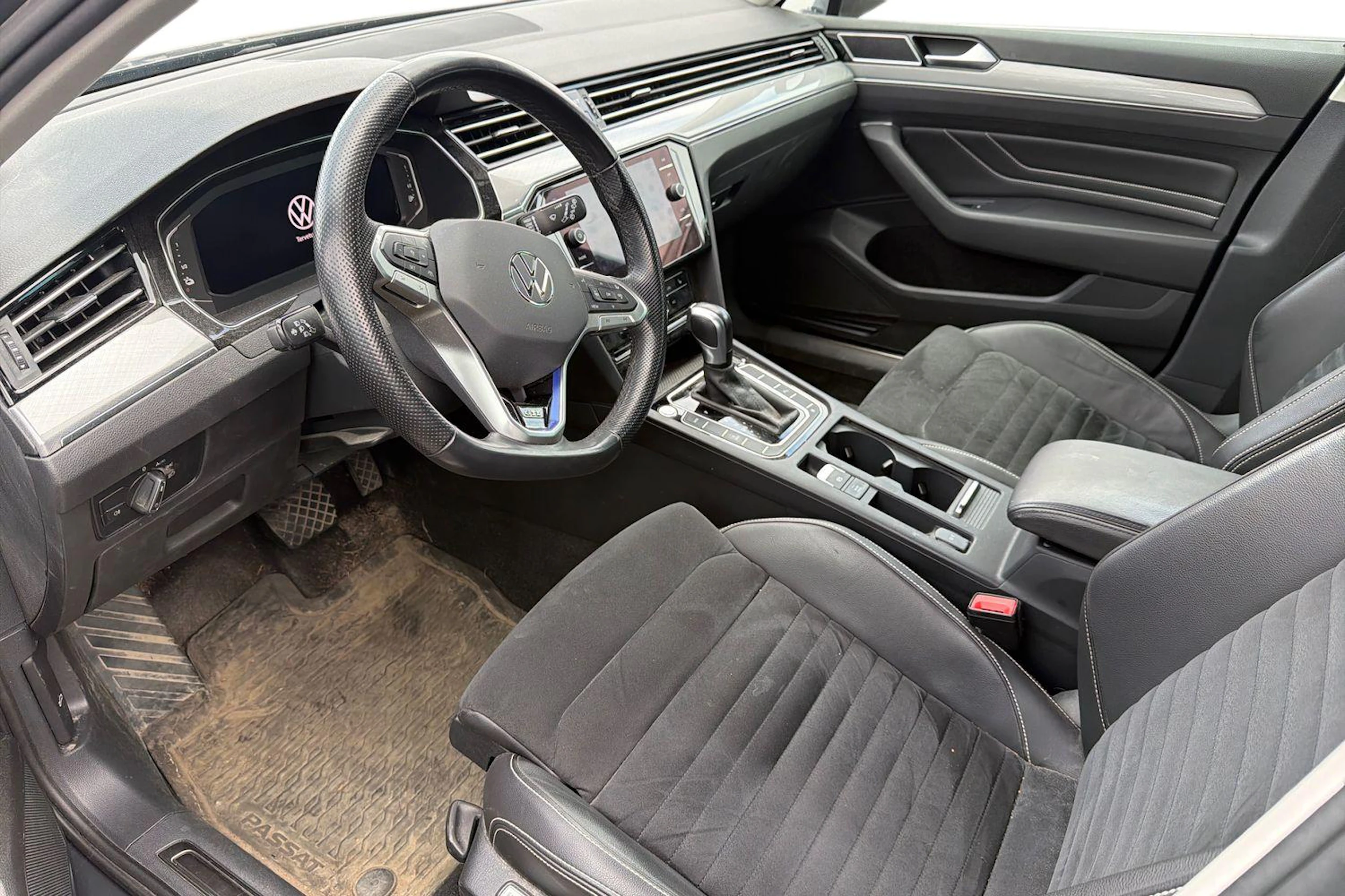 harmaa Volkswagen Passat 2021 kuva 3.