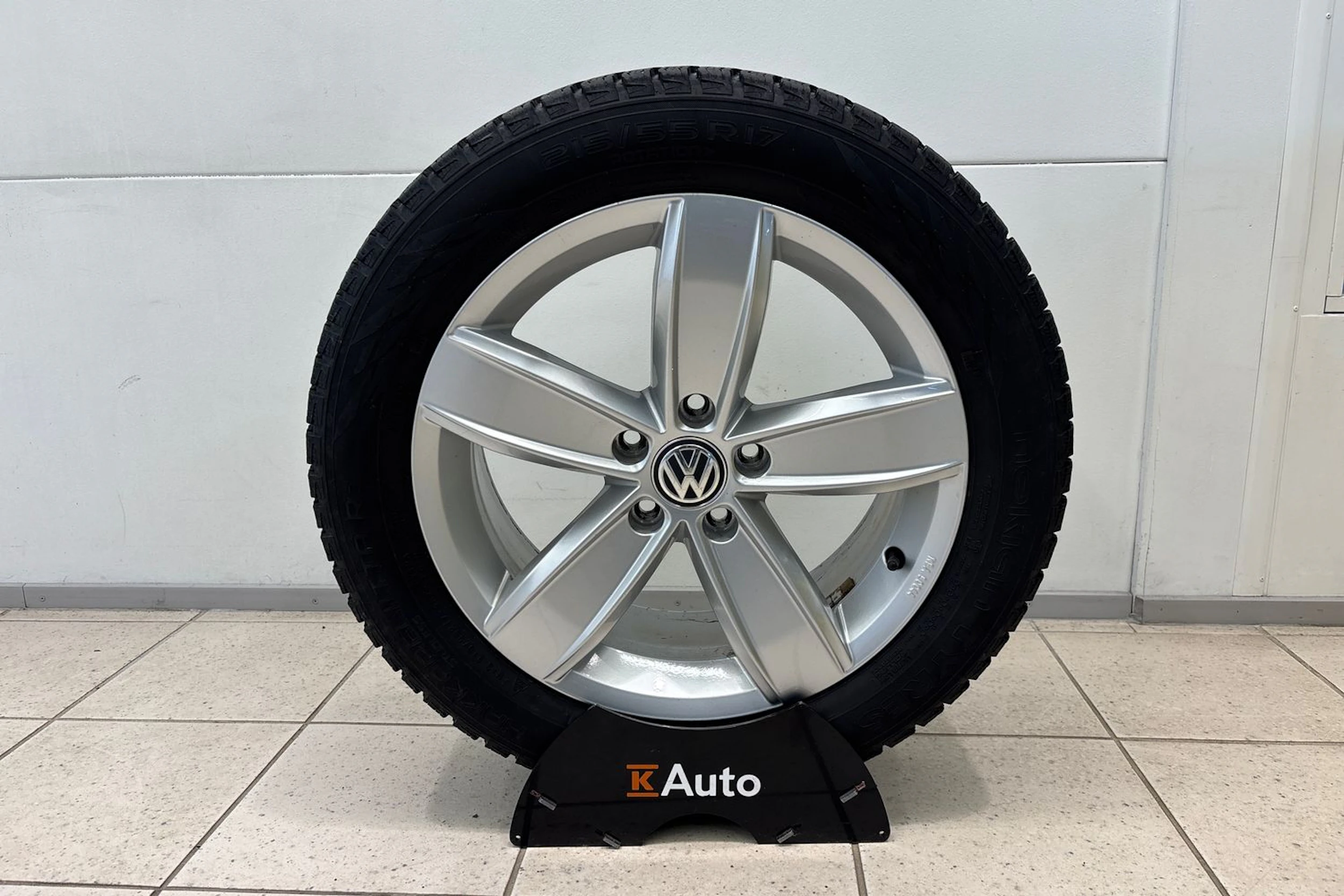 harmaa Volkswagen Passat 2021 kuva 15.