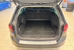harmaa Volkswagen Passat 2021 kuva 17.