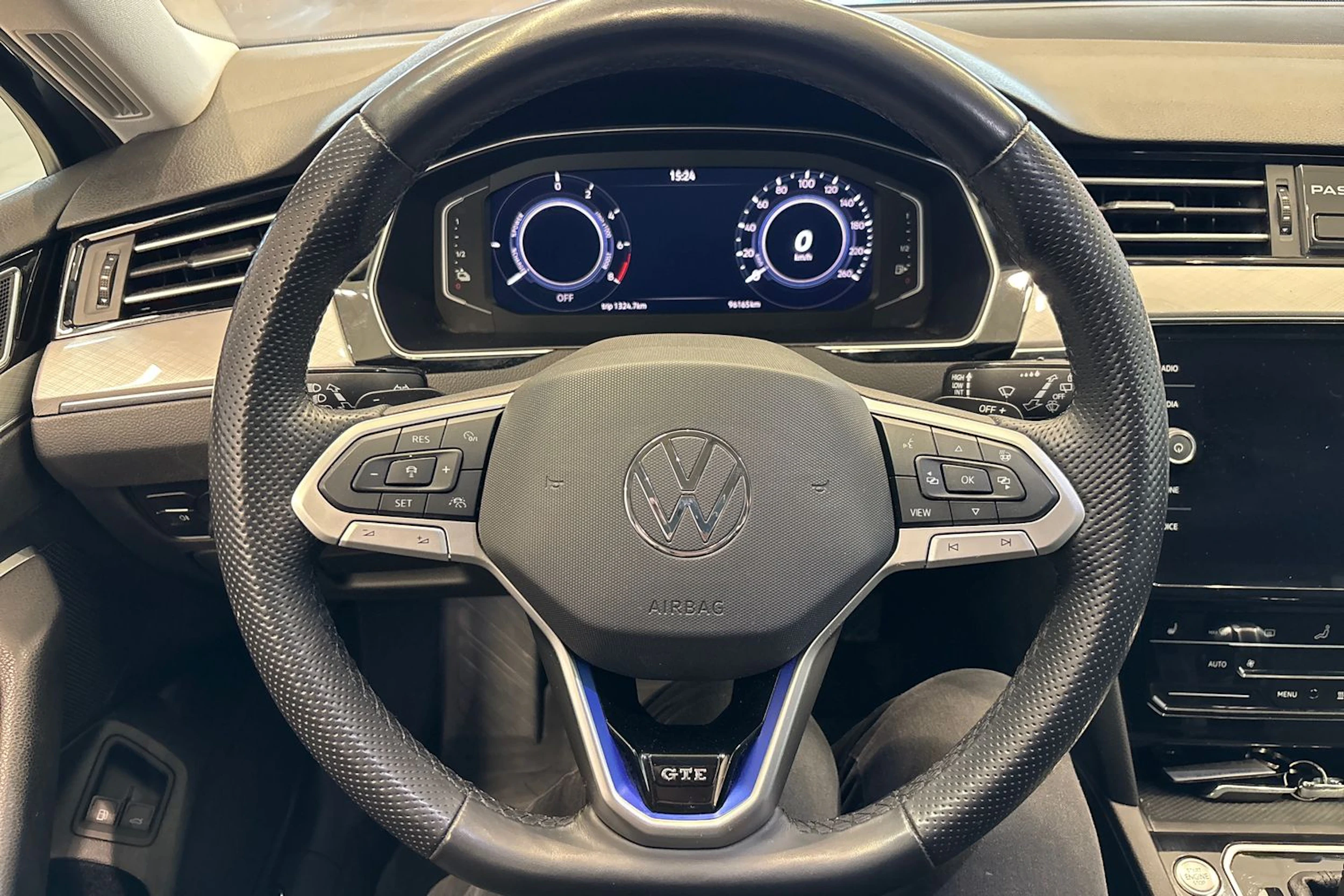 harmaa Volkswagen Passat 2021 kuva 20.