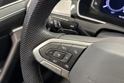 harmaa Volkswagen Passat 2021 kuva 24.