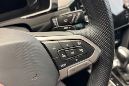 harmaa Volkswagen Passat 2021 kuva 25.