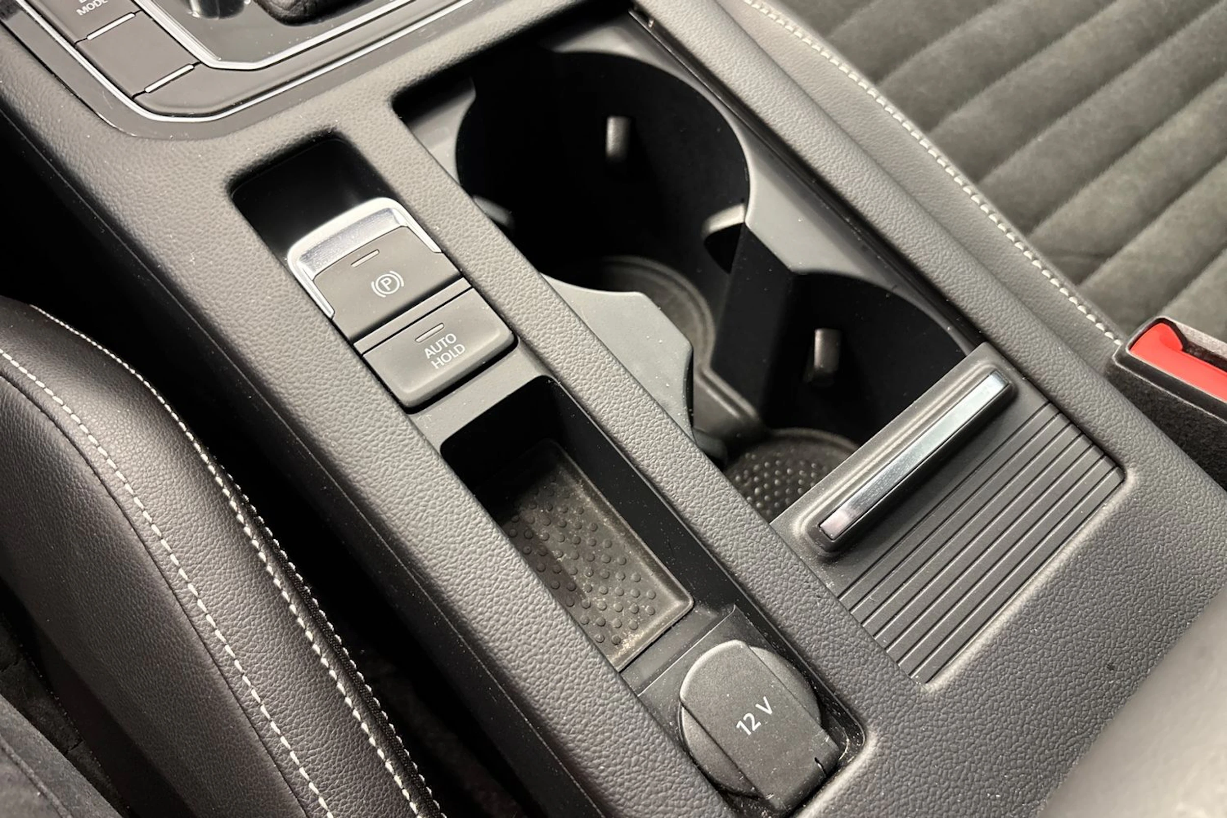 harmaa Volkswagen Passat 2021 kuva 26.