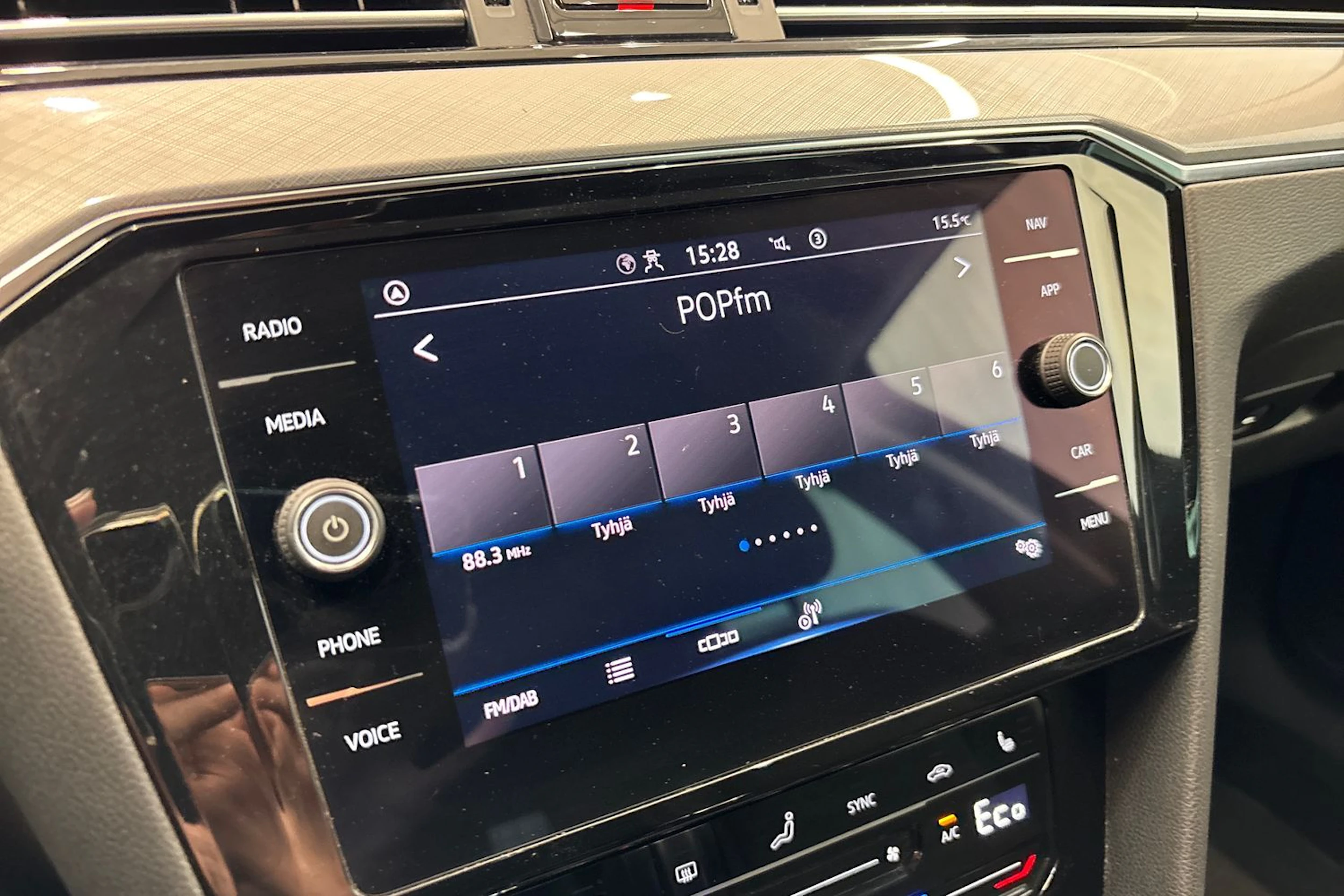 harmaa Volkswagen Passat 2021 kuva 29.