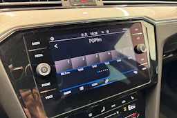 harmaa Volkswagen Passat 2021 kuva 29.