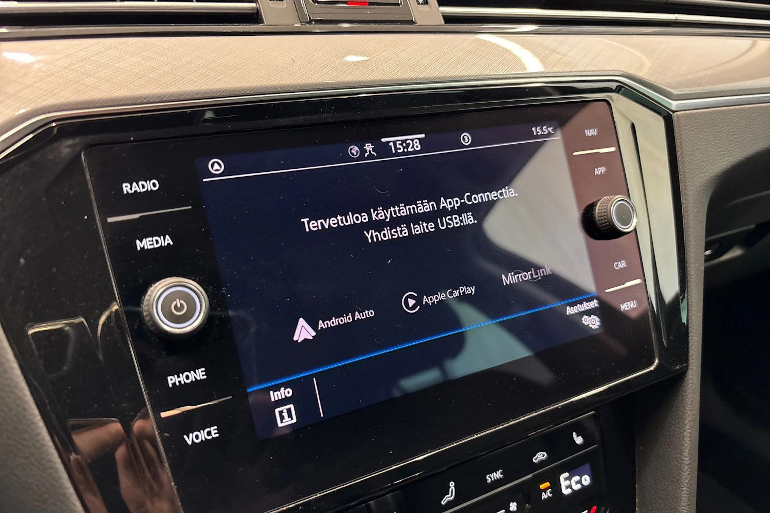 harmaa Volkswagen Passat 2021 kuva 30.