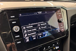 harmaa Volkswagen Passat 2021 kuva 31.