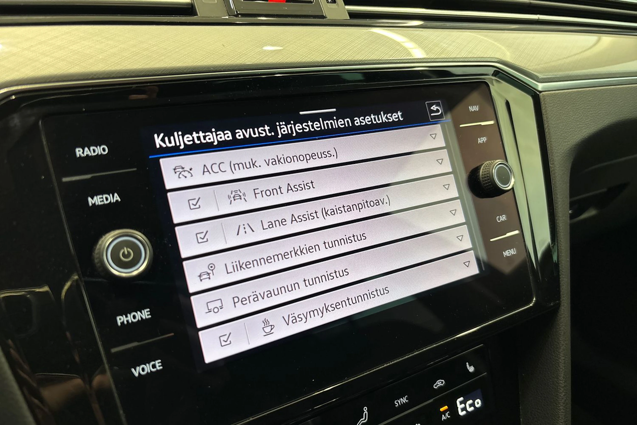 harmaa Volkswagen Passat 2021 kuva 34.