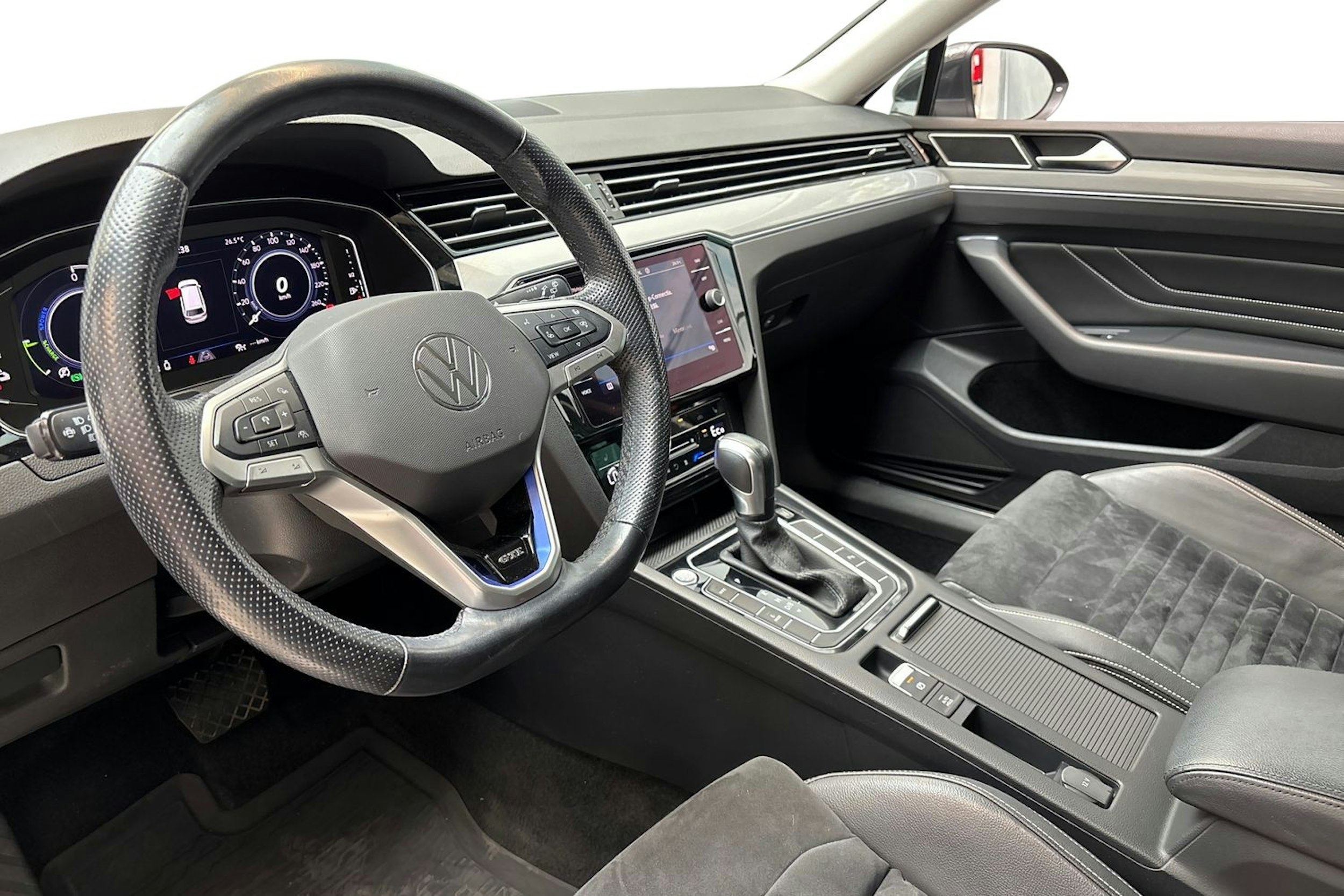 harmaa Volkswagen Passat 2021 kuva 7.