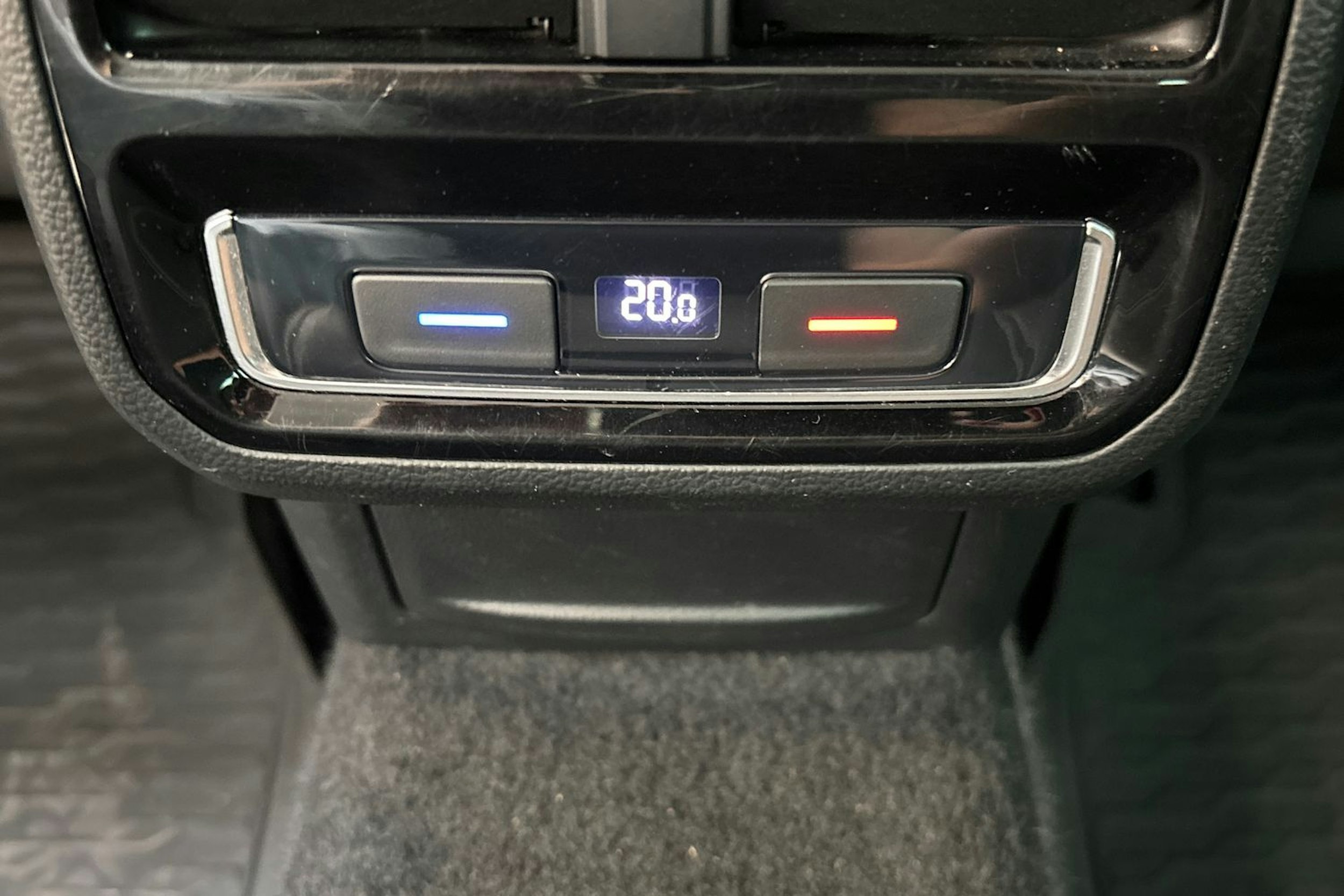 harmaa Volkswagen Passat 2021 kuva 16.