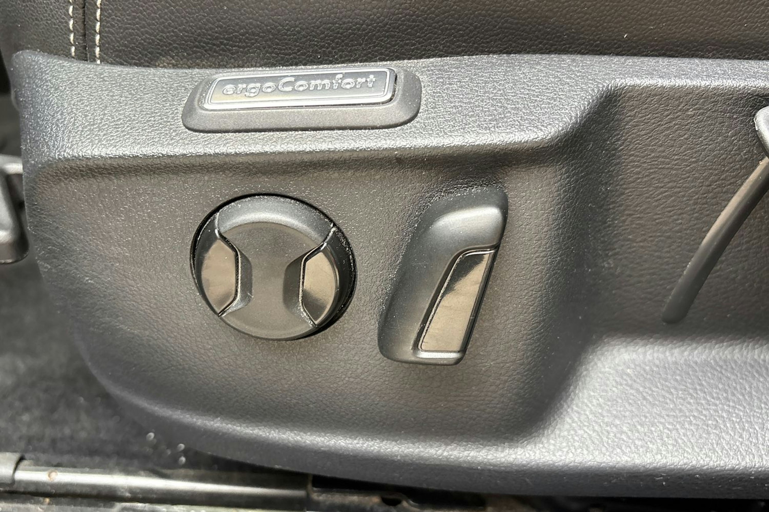 harmaa Volkswagen Passat 2021 kuva 17.