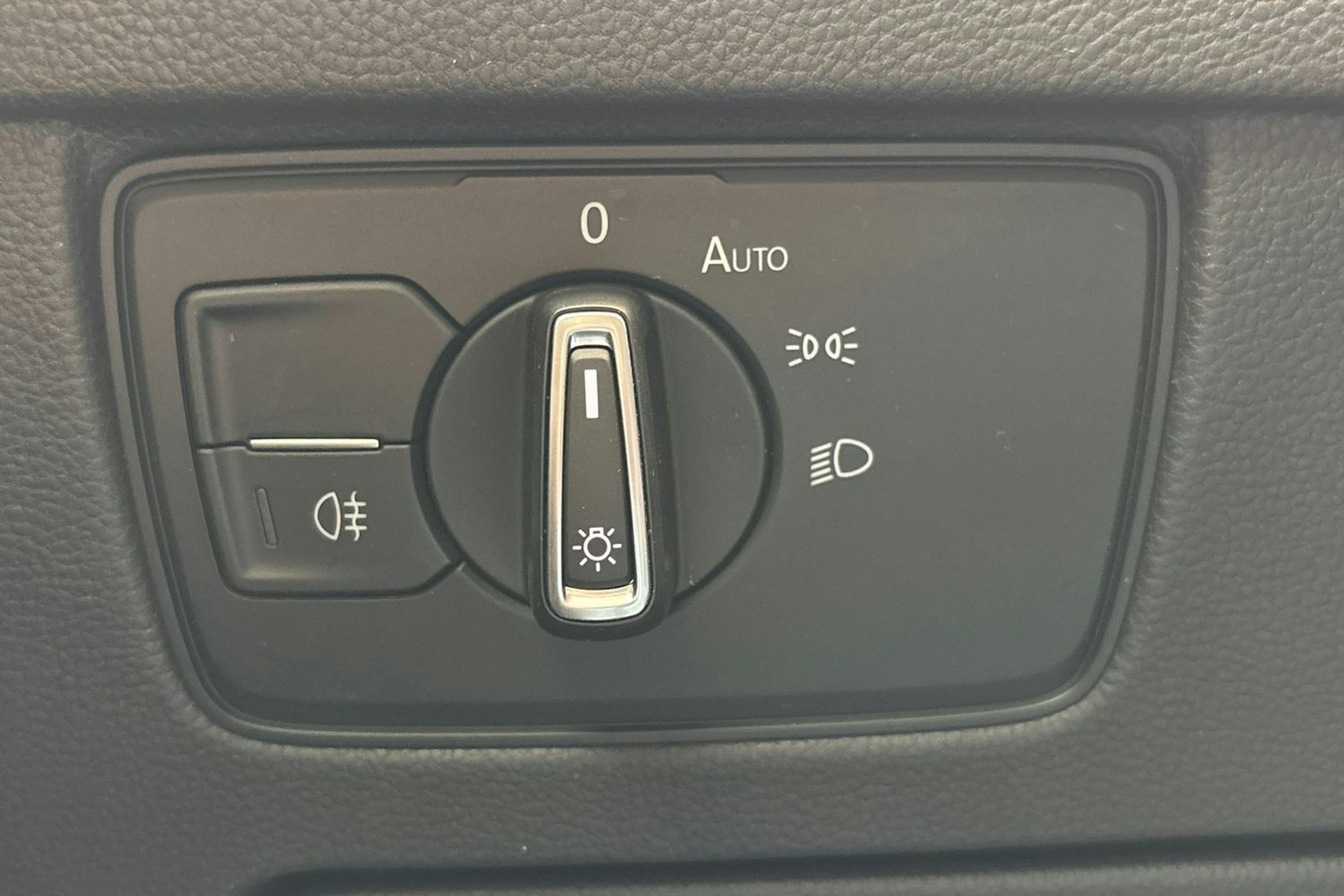 harmaa Volkswagen Passat 2021 kuva 19.