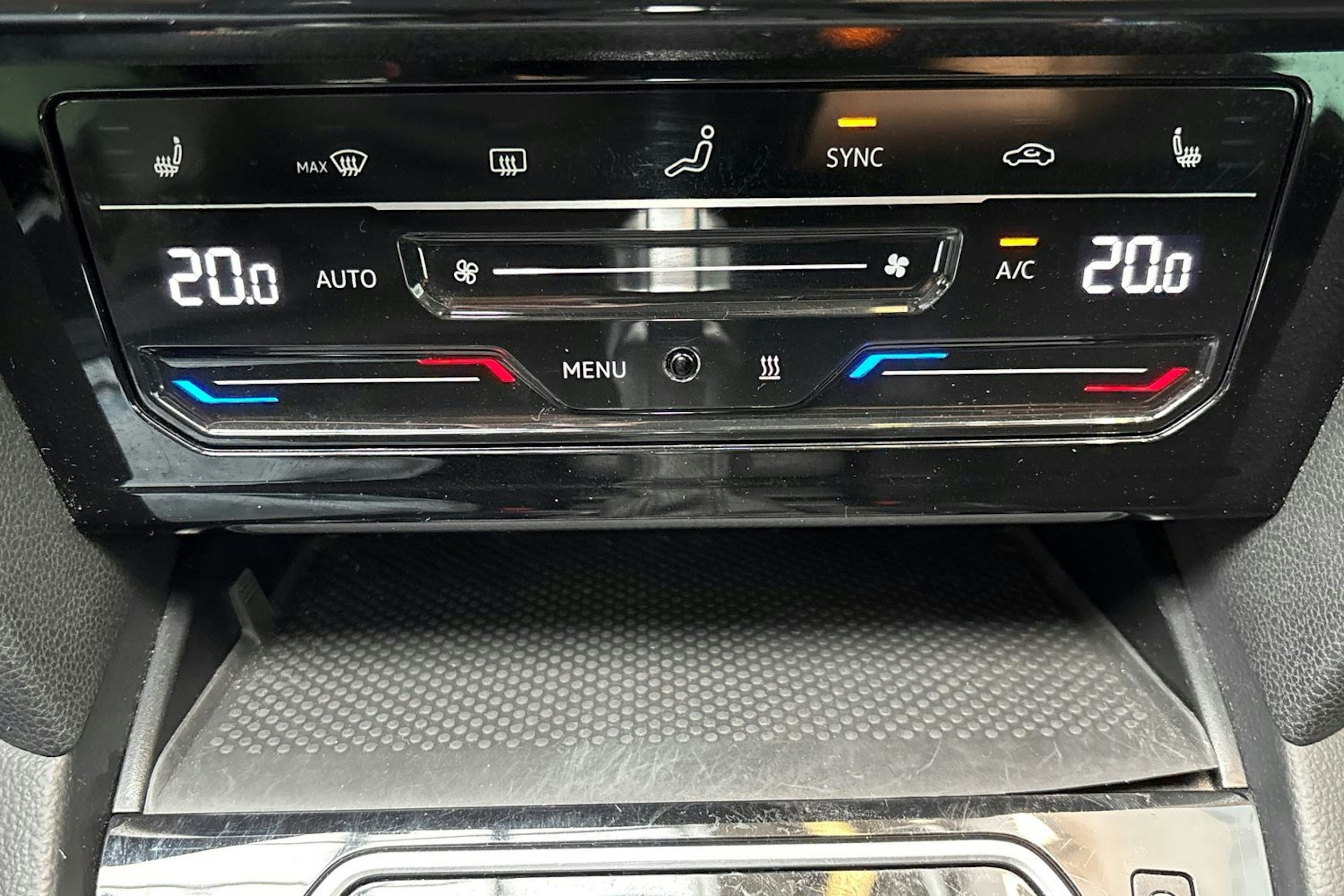 harmaa Volkswagen Passat 2021 kuva 28.