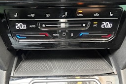 harmaa Volkswagen Passat 2021 kuva 28.