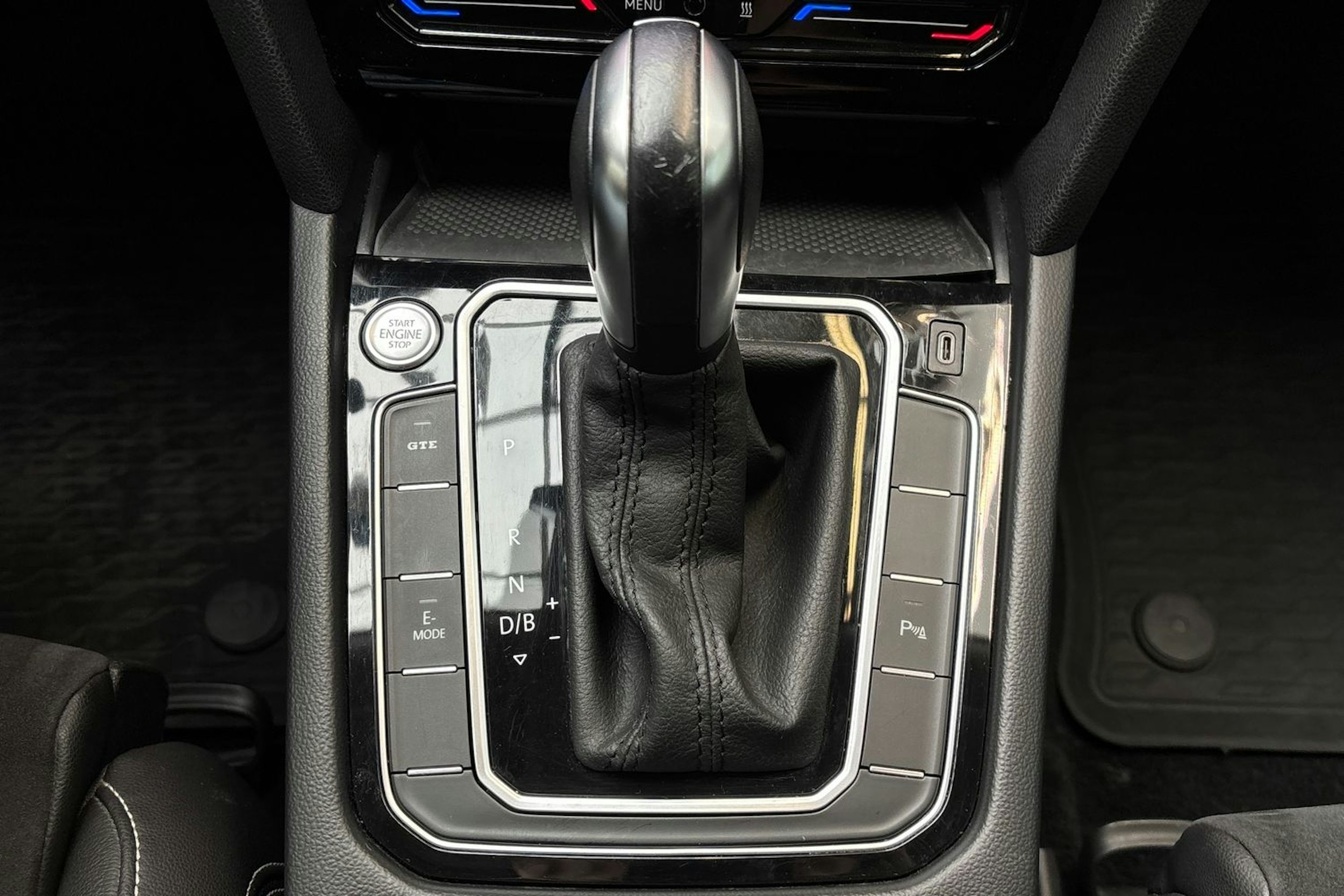 harmaa Volkswagen Passat 2021 kuva 29.