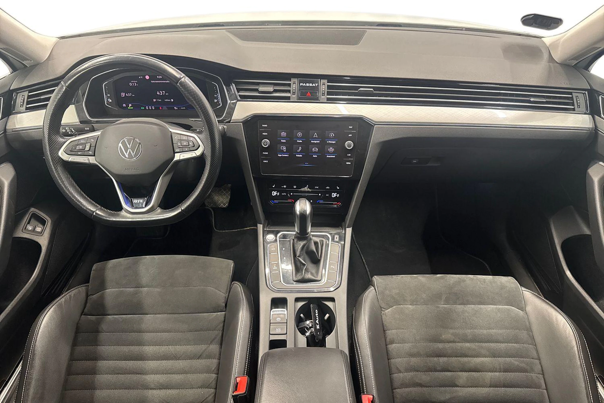 valkoinen Volkswagen Passat 2021 kuva 7.