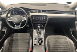 valkoinen Volkswagen Passat 2021 kuva 7.