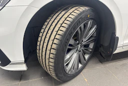 valkoinen Volkswagen Passat 2021 kuva 10.