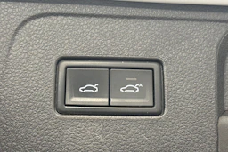 valkoinen Volkswagen Passat 2021 kuva 13.