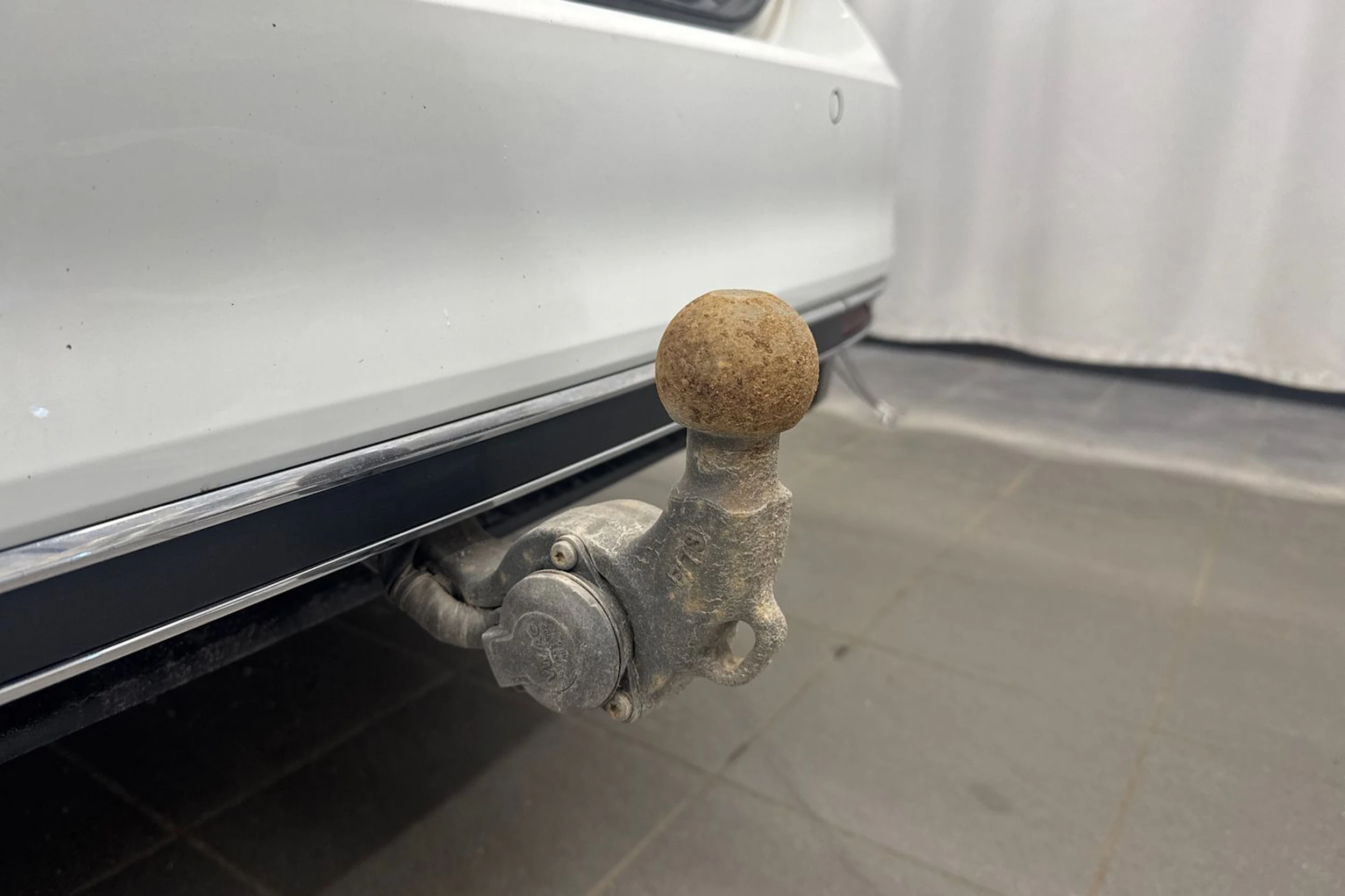 valkoinen Volkswagen Passat 2021 kuva 14.