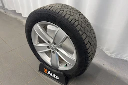 valkoinen Volkswagen Passat 2021 kuva 16.