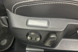 valkoinen Volkswagen Passat 2021 kuva 17.