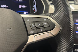 valkoinen Volkswagen Passat 2021 kuva 20.