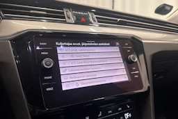 valkoinen Volkswagen Passat 2021 kuva 22.