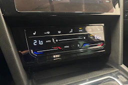 valkoinen Volkswagen Passat 2021 kuva 26.