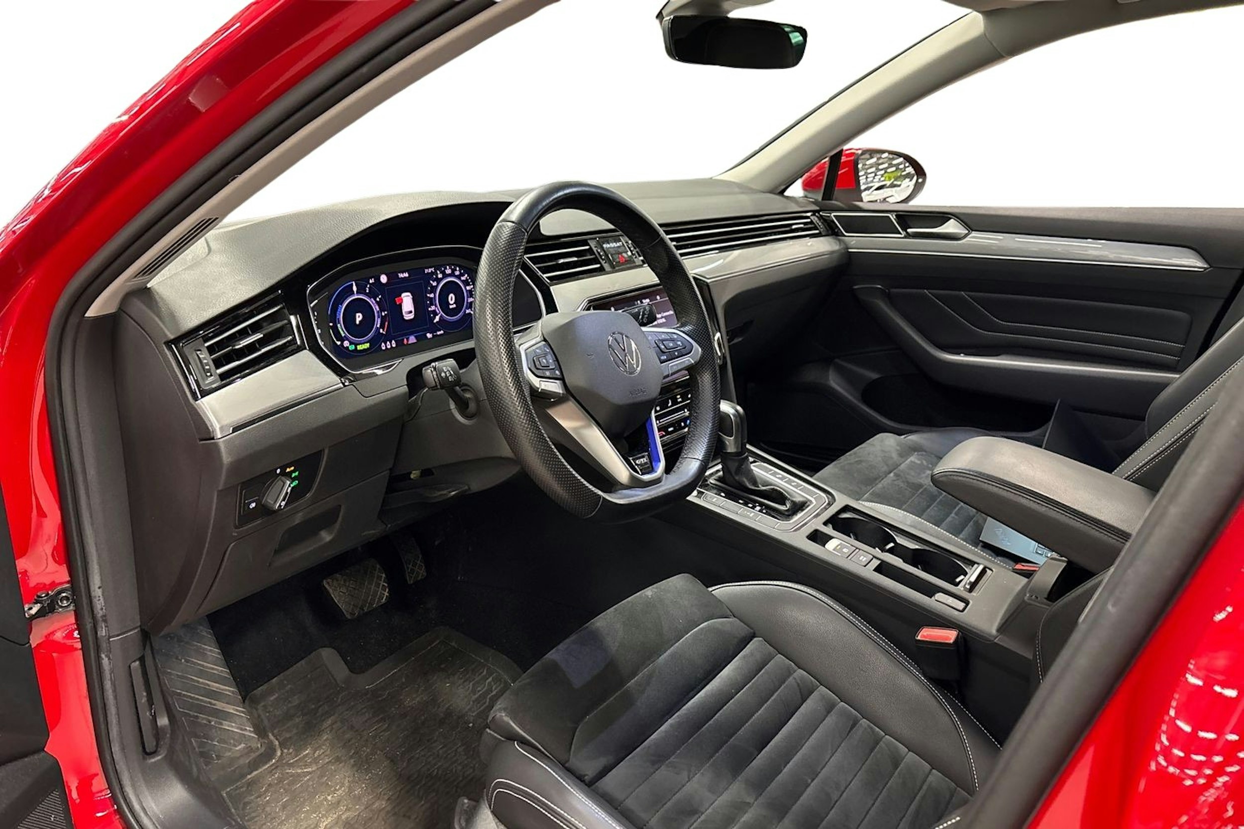 punainen Volkswagen Passat 2021 kuva 3.