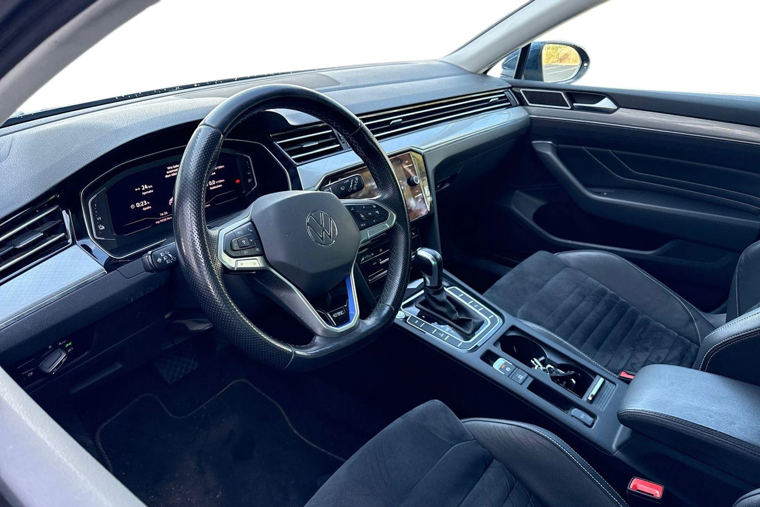 sininen Volkswagen Passat 2021 kuva 3.