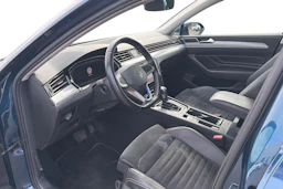 sininen Volkswagen Passat 2021 kuva 8.