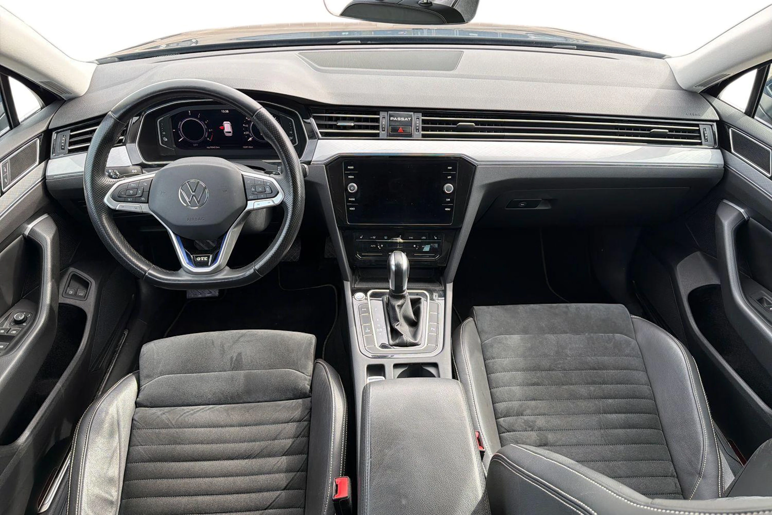 sininen Volkswagen Passat 2021 kuva 9.