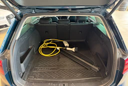 sininen Volkswagen Passat 2021 kuva 16.