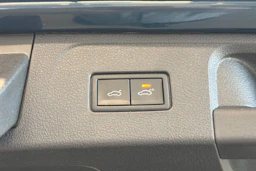 sininen Volkswagen Passat 2021 kuva 17.