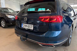 sininen Volkswagen Passat 2021 kuva 19.