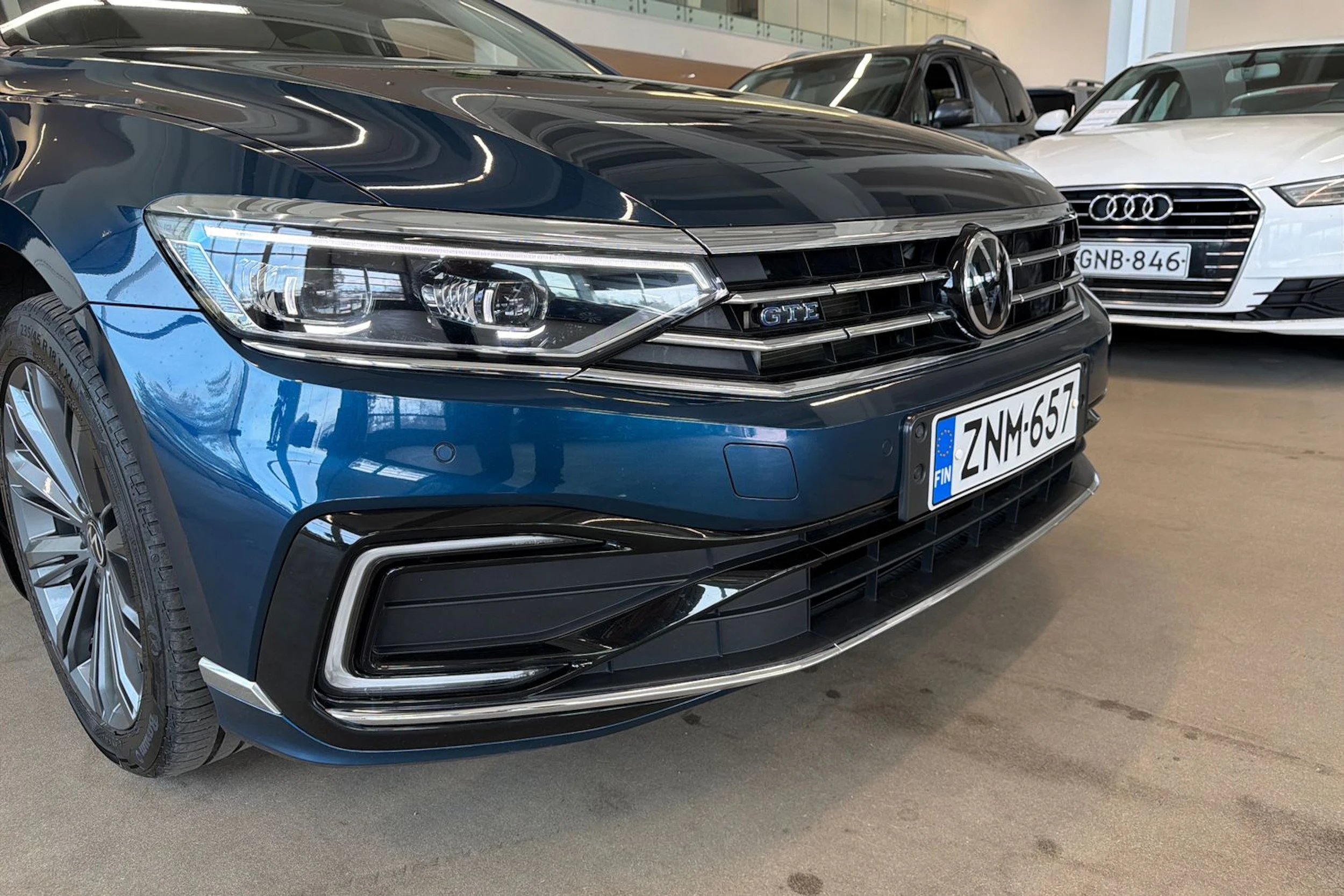 sininen Volkswagen Passat 2021 kuva 21.