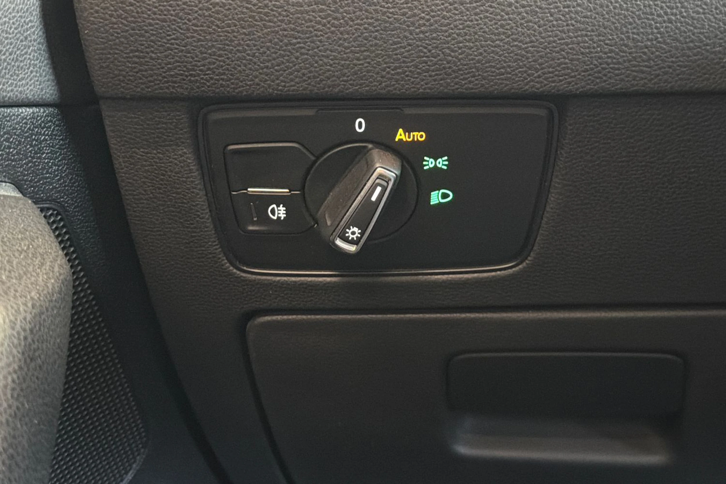 sininen Volkswagen Passat 2021 kuva 23.