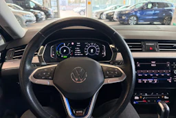sininen Volkswagen Passat 2021 kuva 24.