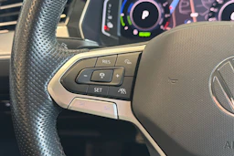sininen Volkswagen Passat 2021 kuva 26.