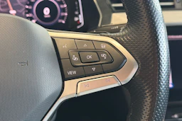 sininen Volkswagen Passat 2021 kuva 27.