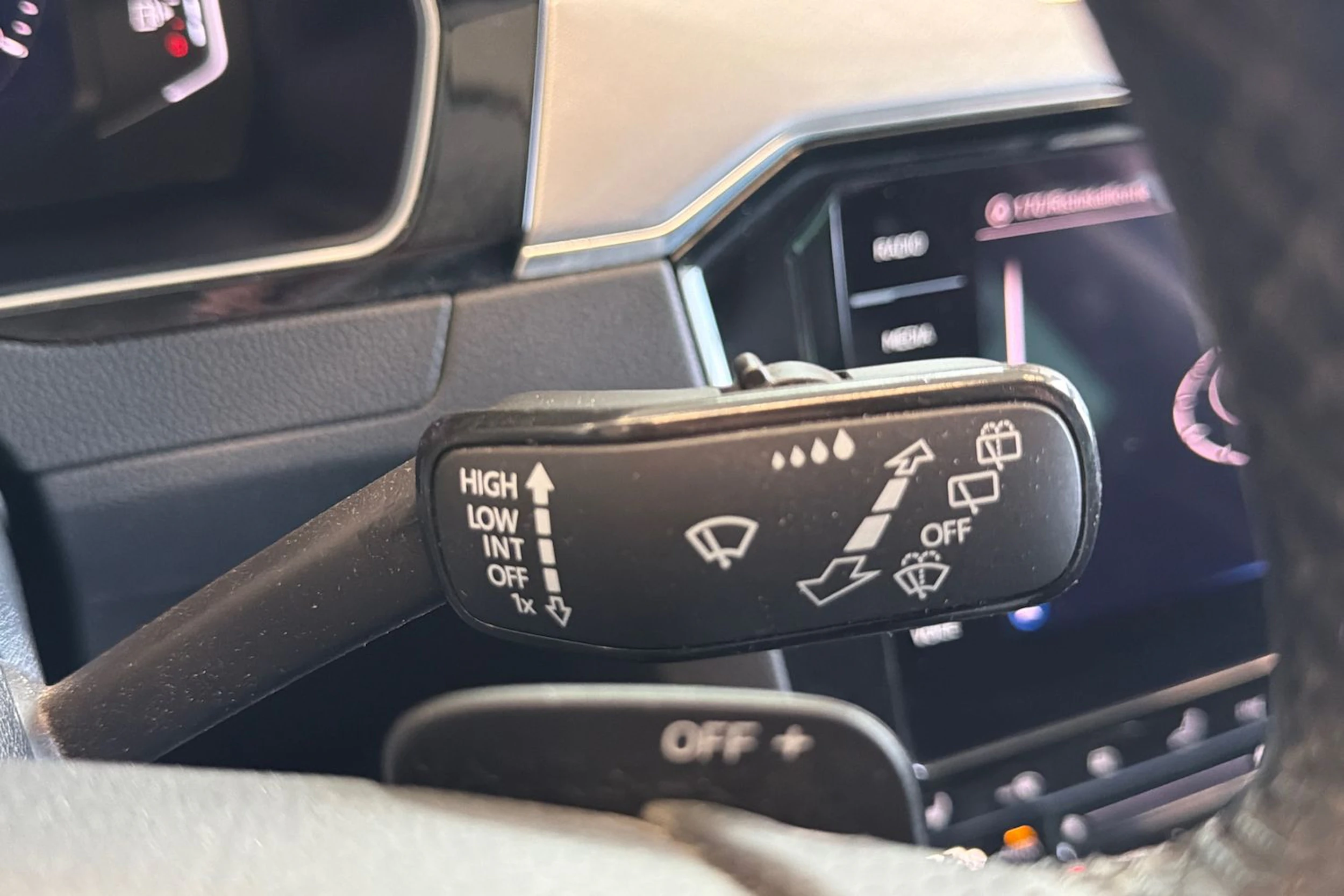 sininen Volkswagen Passat 2021 kuva 29.